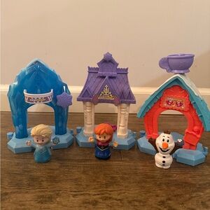 Frozen Little People Playset with Elsa, Anna, and Olaf Figures